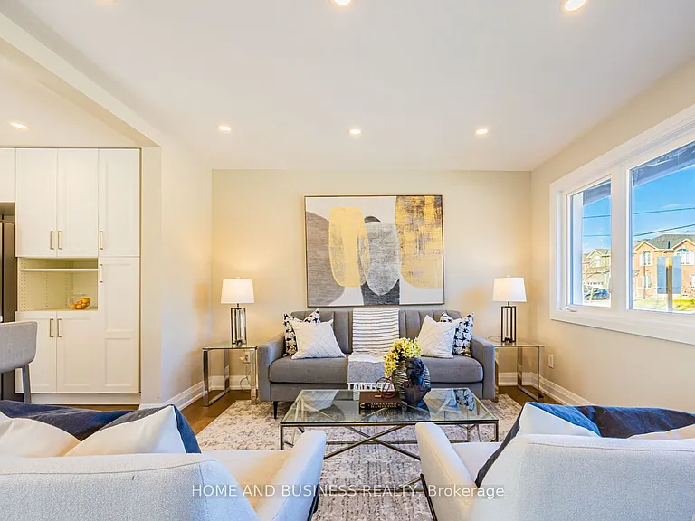1326 Meredith Ave — Photo 3