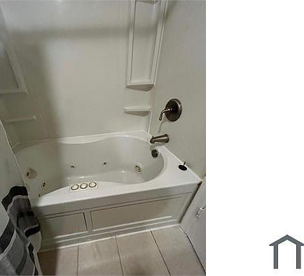 3rd image of 39 Woodenbridge Ct