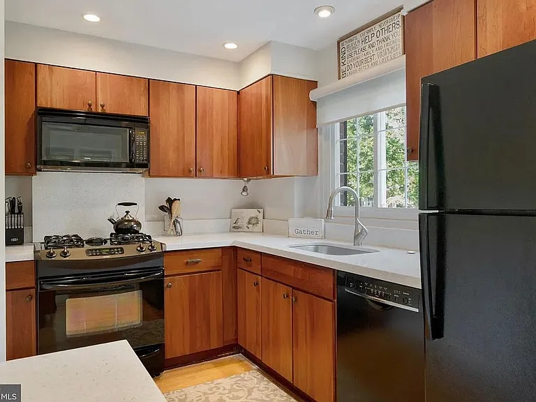3408 Martha Custis Dr — Photo 8