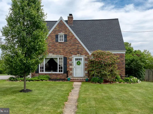 44 W Pennsylvania Ave, Stewartstown, PA 17363