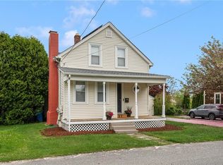 27 Hayes St, Cranston, RI 02920