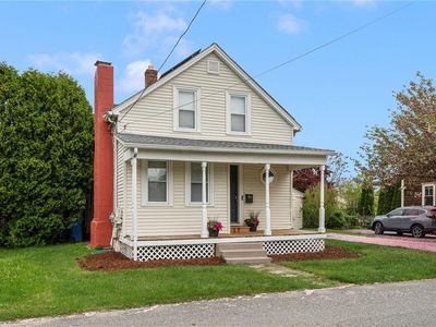 27 Hayes St, Cranston, RI, 02920