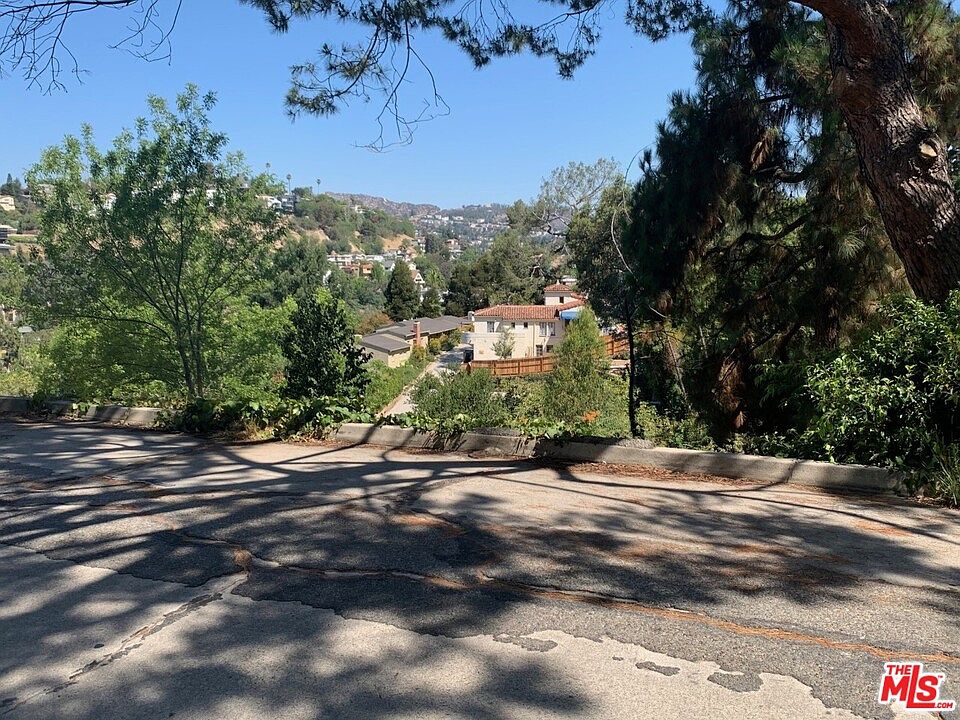 1st image of 3243 Fernwood Ave