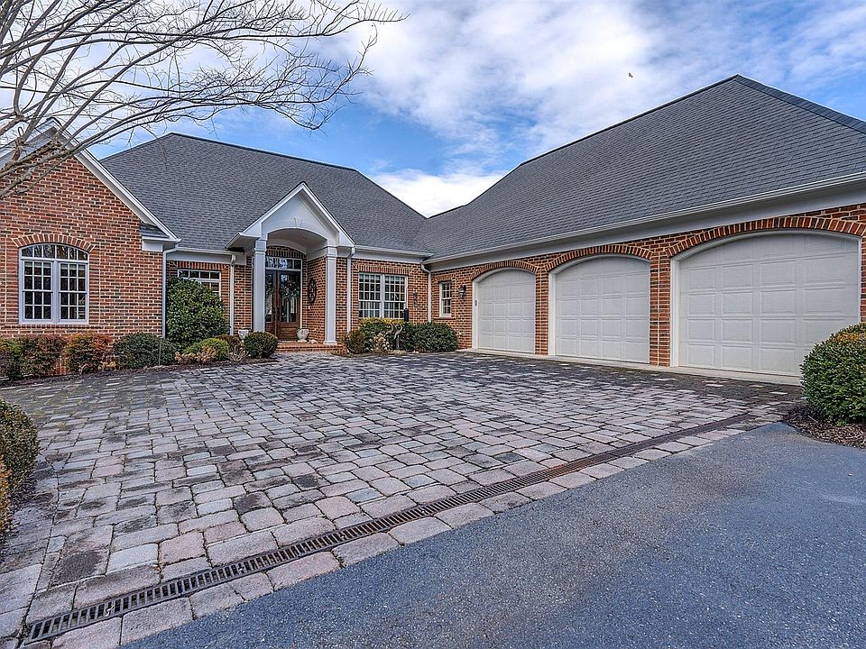 1st image of 205 E Pointe Dr