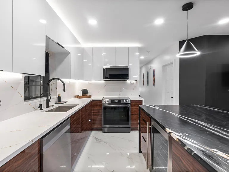 516 Royal Plaza Dr — Photo 32