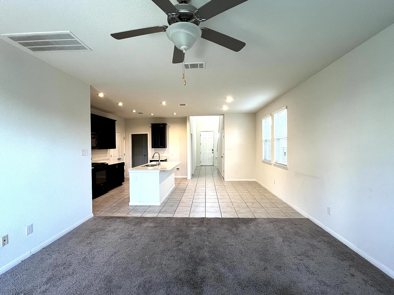4 bed, 2.5 bath, 1968 sqft, $2,100 — Photo 3