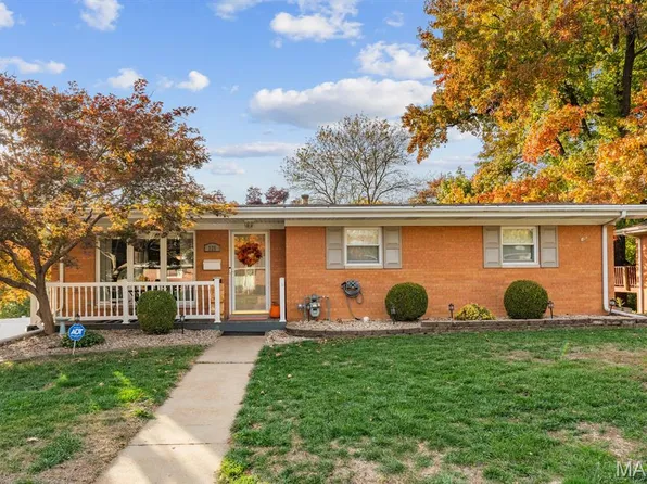 125 Columbus Dr, Belleville, IL 62226