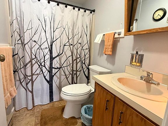 4th image of 8 Settlers Court #8