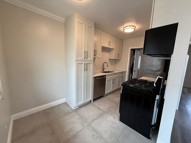 2123 S Orange Dr #4 — Photo 8
