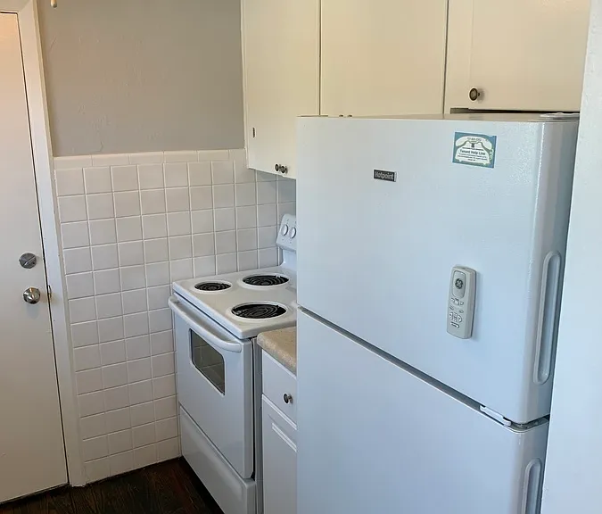 Colony Apartments — Photo 33