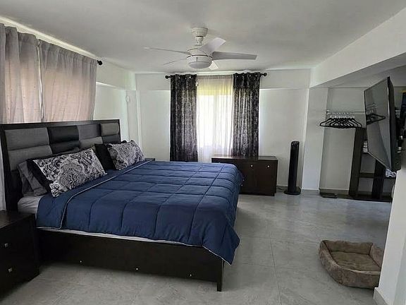 3rd image of 258 Puerto Rico 725