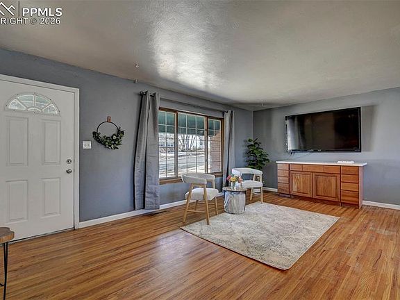 4th image of 1933 Carlton Ave