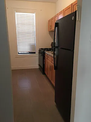 Rented by Realty 2000 Associates Ltd | media 5