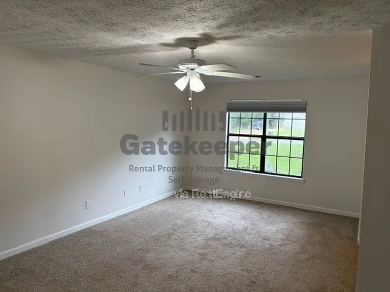 280 Handley Ct — Photo 2