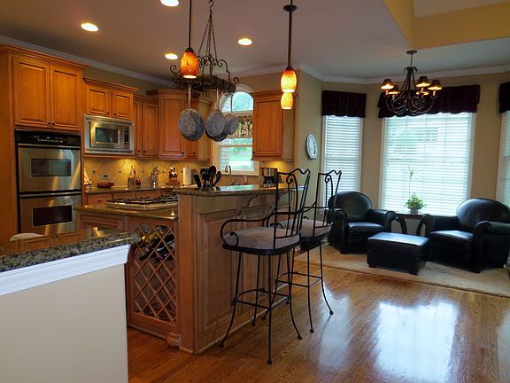 5th image of 255 Bridgestone Cove