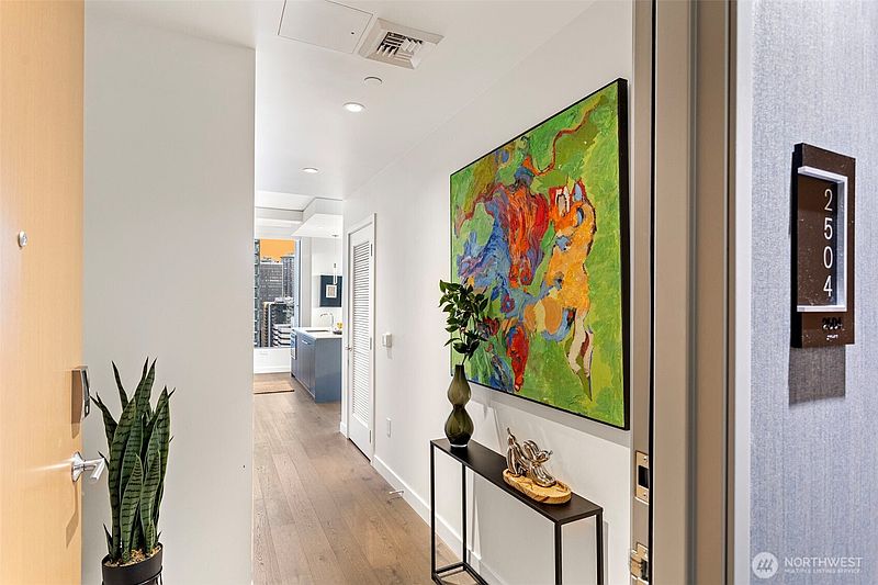 4th image of 2510 6th Avenue #2504