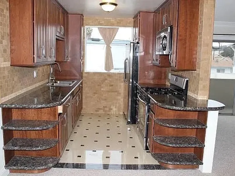 1259 N Ardmore Ave — Photo 7