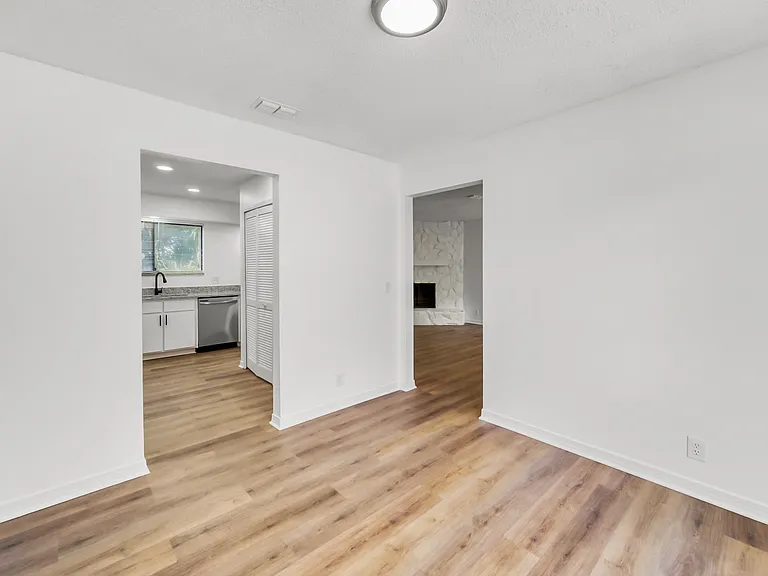 1304 E Magnolia Cir #1306 — Photo 10