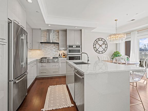 2nd image of 150 Henley Pl APT 201