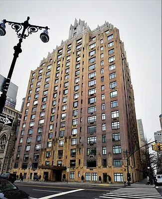 Sold by Compass | media 22