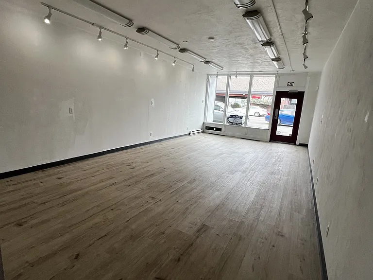 413 W Railroad Ave #1 — Photo 1