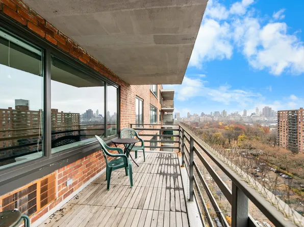 392 Central Park West image 12 of 14