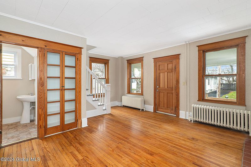 4th image of 24 Albion Avenue