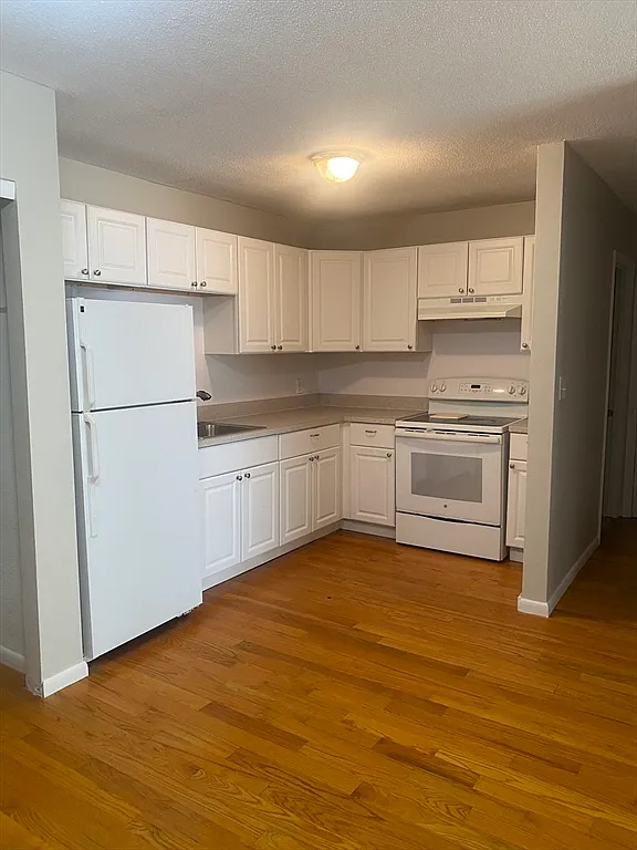 1 bed, 1.0 bath, 765 sqft, $2,200 — Photo 2
