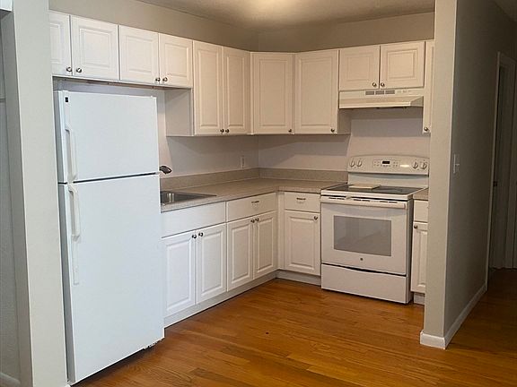 2nd image of 44 Maple St APT 203