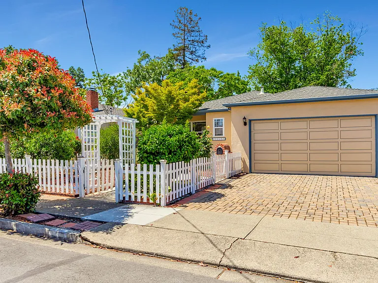 1228 Ruby St — Photo 1