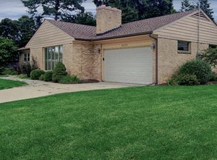 2403 Clinton Rd, Rockford, IL 61103