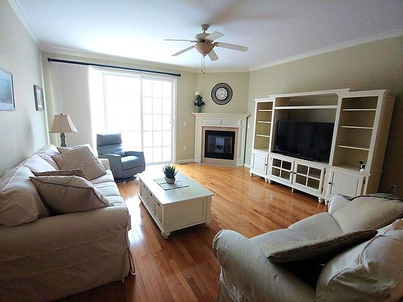 2nd image of 43 Grey Wolf Dr #13