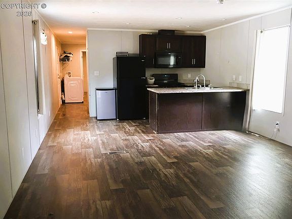 4th image of 722 E 3rd St