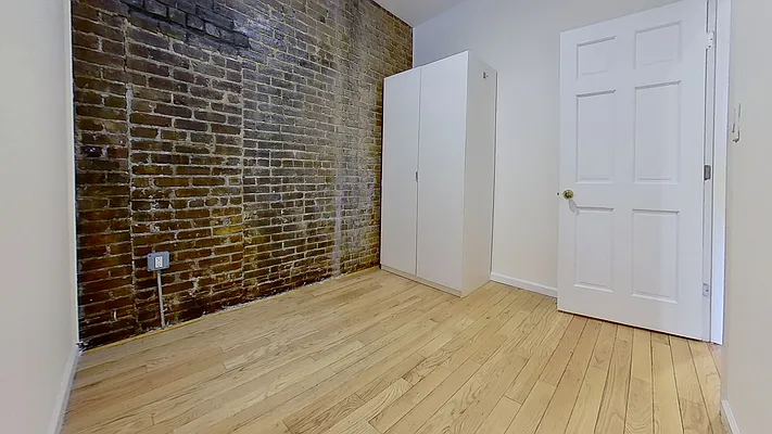 Rented by TOUR LLC | media 4