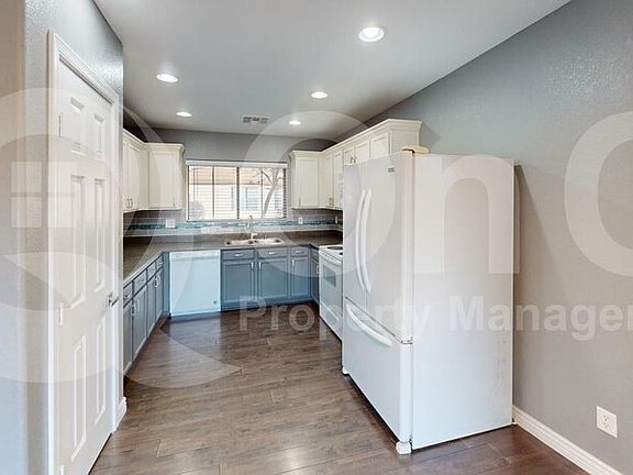 5th image of 1081 E Lowell Ave