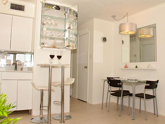 Bar, dining, mirrored cabinet
