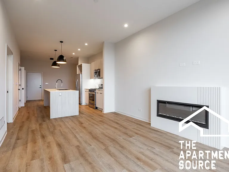 6340 W Belmont Ave #202 — Photo 2