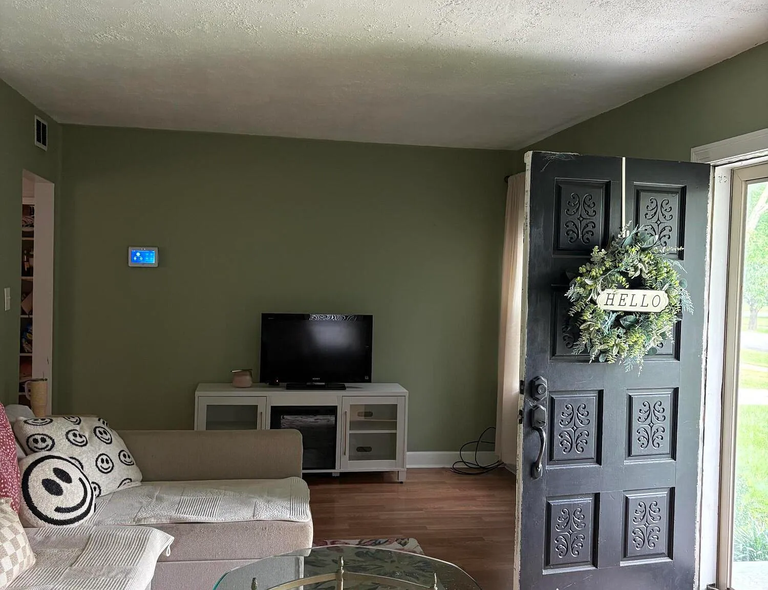 3 bed, 1.0 bath, 1000 sqft, $1,595 — Photo 2