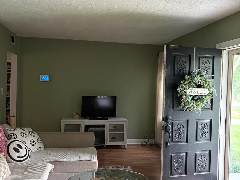 2725 Alanmede Rd — Photo 2