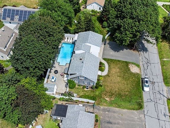3rd image of 36 Myrtle Ave