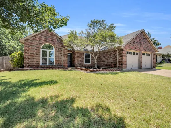 112 NE McAlister Rd, Burleson, TX 76028