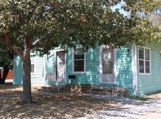 220 W Wardville St, Cleburne, TX 76033