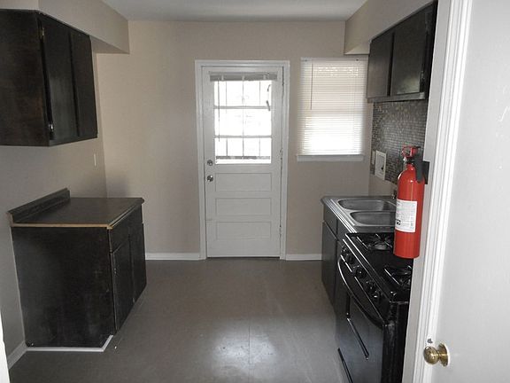 5th image of 2767 Waverly Ave APT 3