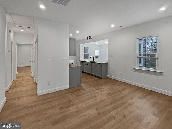 3rd image of 3722 Shepherd St
