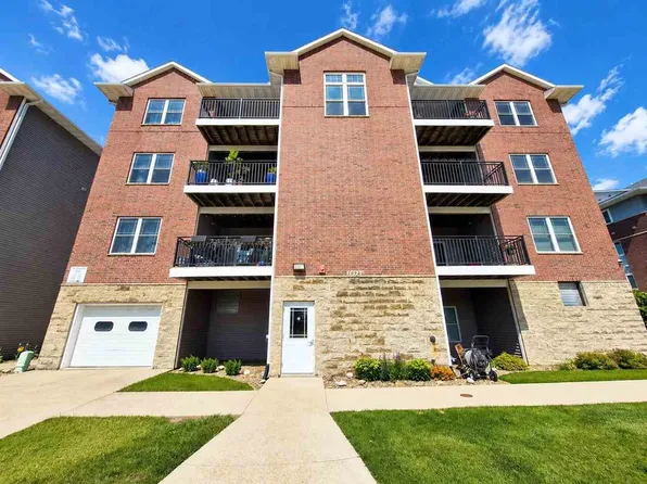 1092 Walnut Ave Unit 216, Riverside, IA 52327