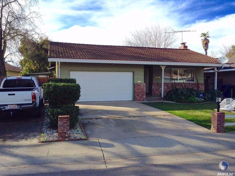 GREAT CURB APPEAL AND ADDITIONAL PARKING