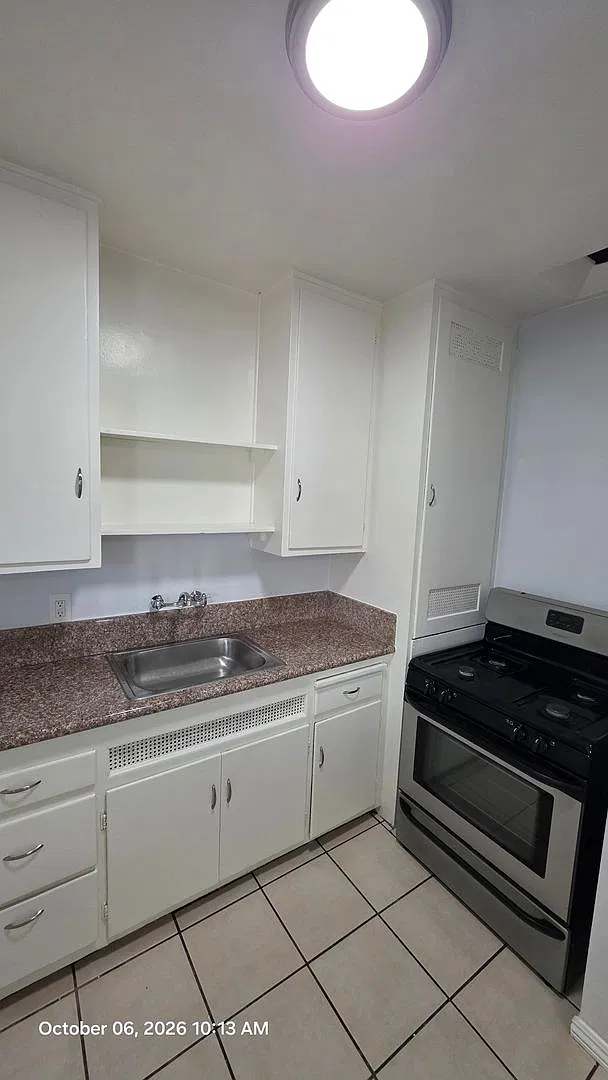 2705 Main — Photo 3