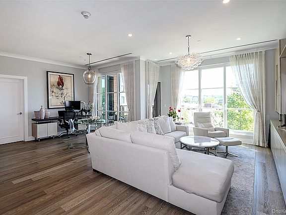 5th image of 100 Garvies Point Road #1131