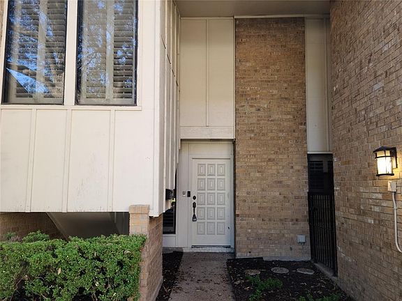 2nd image of 3700 Hulen Park Dr