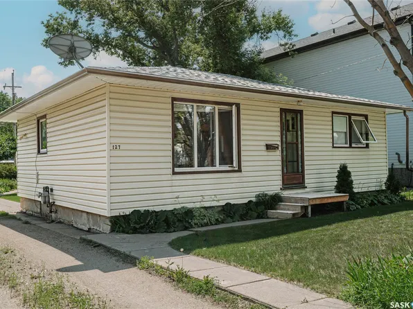 127 107th Street W, Saskatoon, SK S7N 1P2